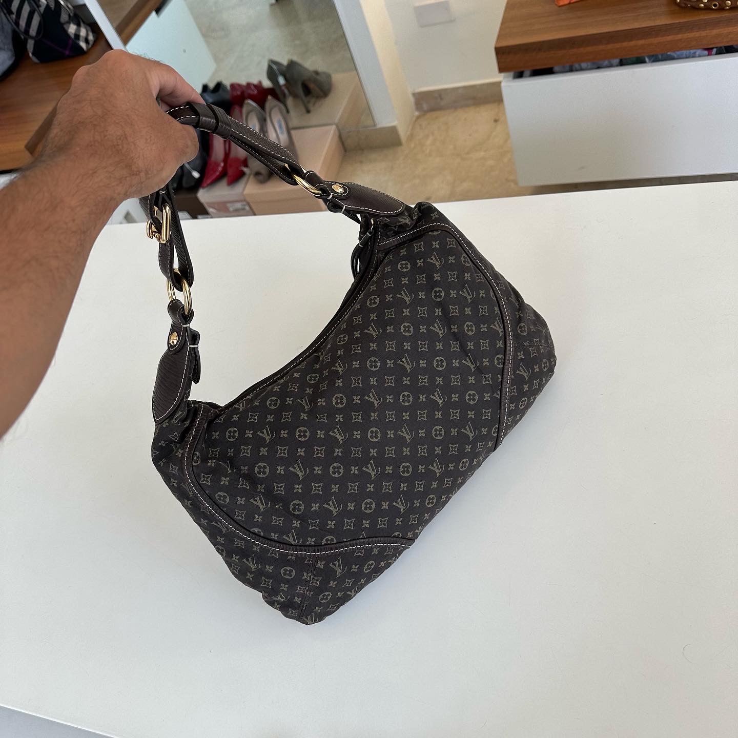 Louis Vuitton Ebene Monogram Mini Lin Manon MM Hobo 26lk324s – Bagriculture