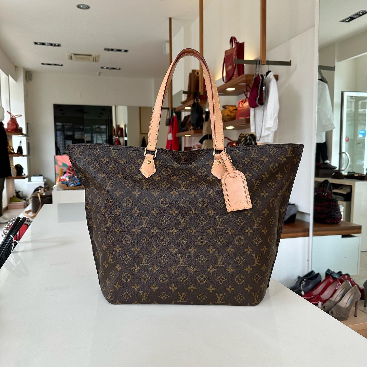 Louis Vuitton borsa NéoNoé in tela monogram e finiture in