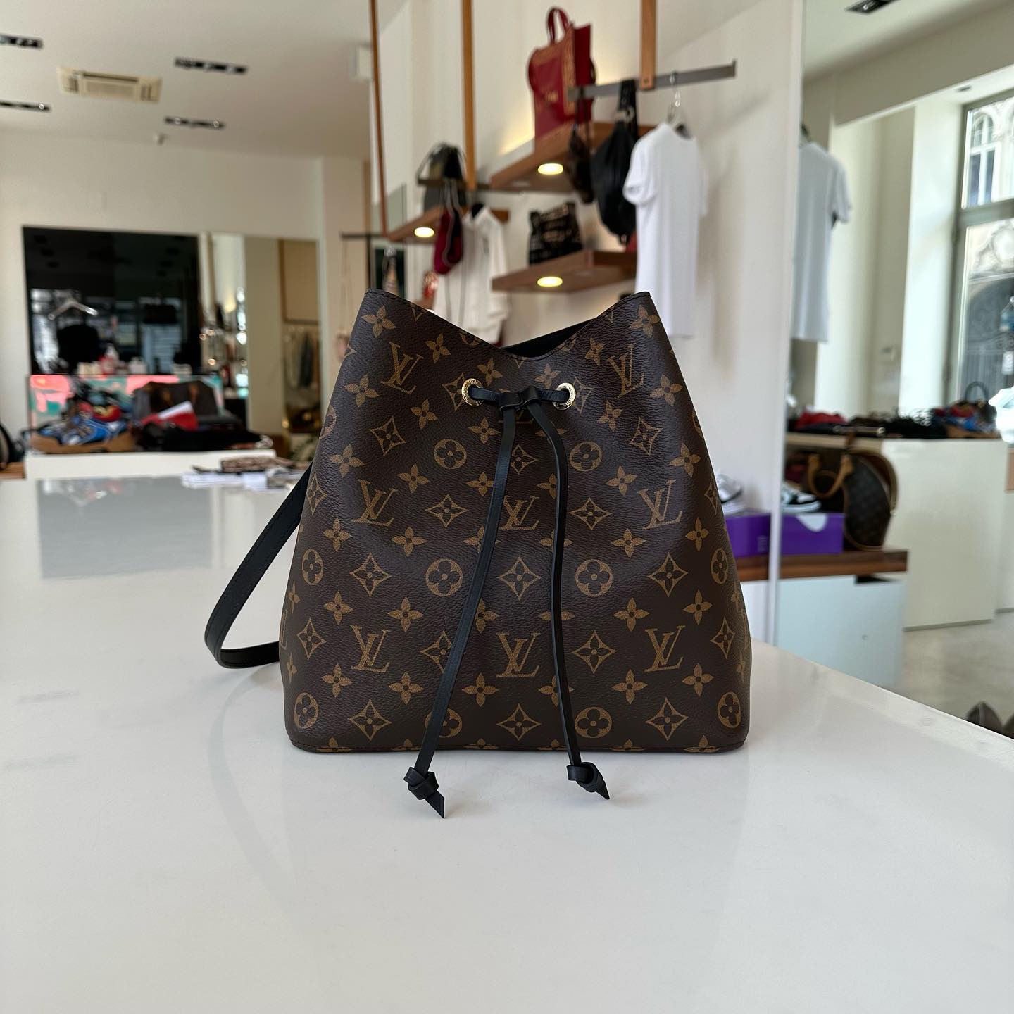 Neonoe black louis vuitton best sale