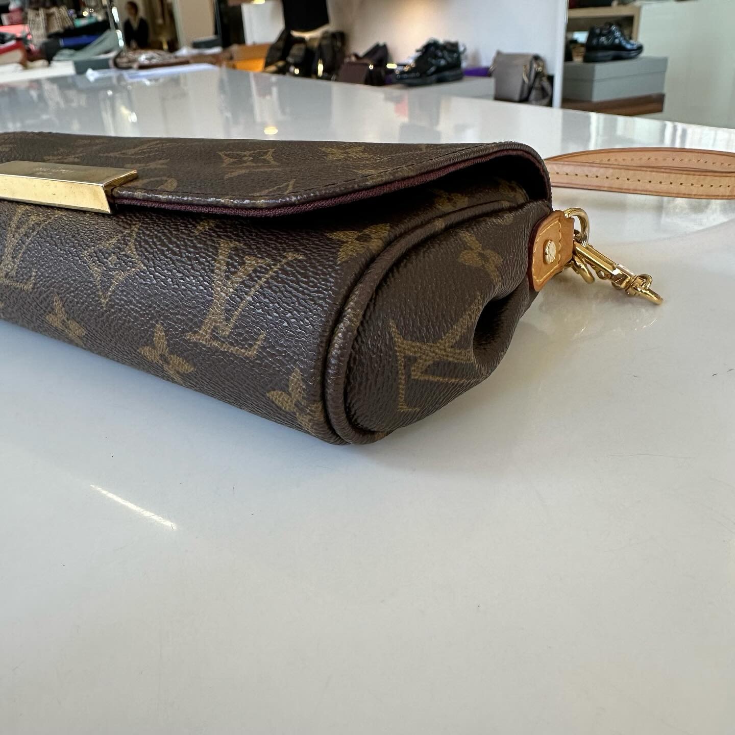 Borsa Louis Vuitton Favorite PM in tela monogram e finiture in vacchetta naturale Easy Luxury Borse usate di Lusso