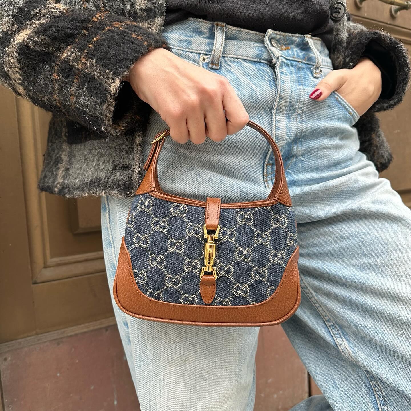 Gucci mini borsa Jackie 1961 in tela denim e finiture in pelle marrone Stile 637092 Easy Luxury Borse usate di Lusso