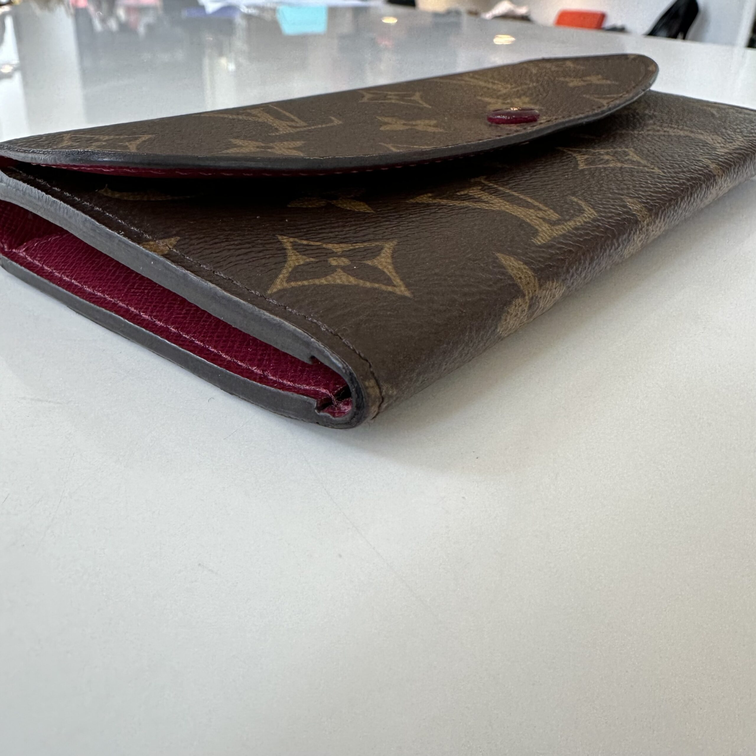 Louis Vuitton portafoglio Emilie in tela monogram e finiture in pelle Easy Luxury Borse usate di Lusso